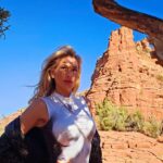 Lívia Andrade Instagram - Para realinhar 🙏🧬🛸🌀Fenômeno geológico e espiritual único que ocorre predominantemente dentro e ao redor da cidade de Sedona, Arizona. Acredita-se que um vórtice seja um centro giratório de energia que pode produzir uma série de efeitos físicos, emocionais e espirituais. Muitas pessoas acreditam que os Vórtices de Sedona são particularmente poderosos e podem melhorar a meditação, a autodescoberta e o crescimento espiritual. Vortex, Sedona, AZ
