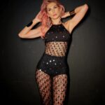 Lívia Andrade Instagram - Domingãoooooo... Tudo igual só que diferentche!!! O meu mundo é colorido 🤍🤎💚💙🧡💛💜💖 #50tonsderosa Hair @reymoreira Make @cayquecalado Stylist @arnojr Look @ammibrazil Braceletes @lazaradesign @rbiz_assessoria