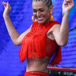 Lívia Andrade Instagram - Registros de felicidade no Domingão ❤️🧡💛 📷 @cjtoskano @xande.levy Stylist @arnojr Acessórios @loolstore Make @cayquecalado Hair @crisafrobraids Look @ammibrazil 👡 @renecaovilla Projac - Central Globo de Producao - Rio de Janeiro