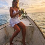 Lívia Andrade Instagram - 💙 02/02/2024 💙 AH MARRRRRRRRRRRRR 🌊 Mais um ano nesse lugar mágico! Os mares sempre vem pra bem 🙌💙🐚🧜🏼‍♀️⚓️💧🙌 #baêa #salvador #yê #bahia Salvador - Rio Vermelho