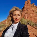 Lívia Andrade Instagram - Para realinhar 🙏🧬🛸🌀Fenômeno geológico e espiritual único que ocorre predominantemente dentro e ao redor da cidade de Sedona, Arizona. Acredita-se que um vórtice seja um centro giratório de energia que pode produzir uma série de efeitos físicos, emocionais e espirituais. Muitas pessoas acreditam que os Vórtices de Sedona são particularmente poderosos e podem melhorar a meditação, a autodescoberta e o crescimento espiritual. Vortex, Sedona, AZ