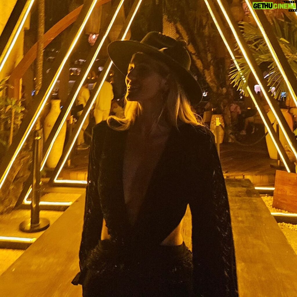 Lívia Andrade Instagram - Welcome the night 🌙🐈‍⬛🏴‍☠️ Ilios Tulum
