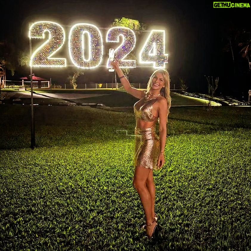 Lívia Andrade Instagram - 2024 VENHA ABENÇOADO 🙌🌟🙏