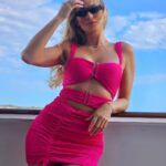 Lívia Andrade Instagram - Um pontinho rosa no meio da imensidão azul 💟💙 Buzios-RJ