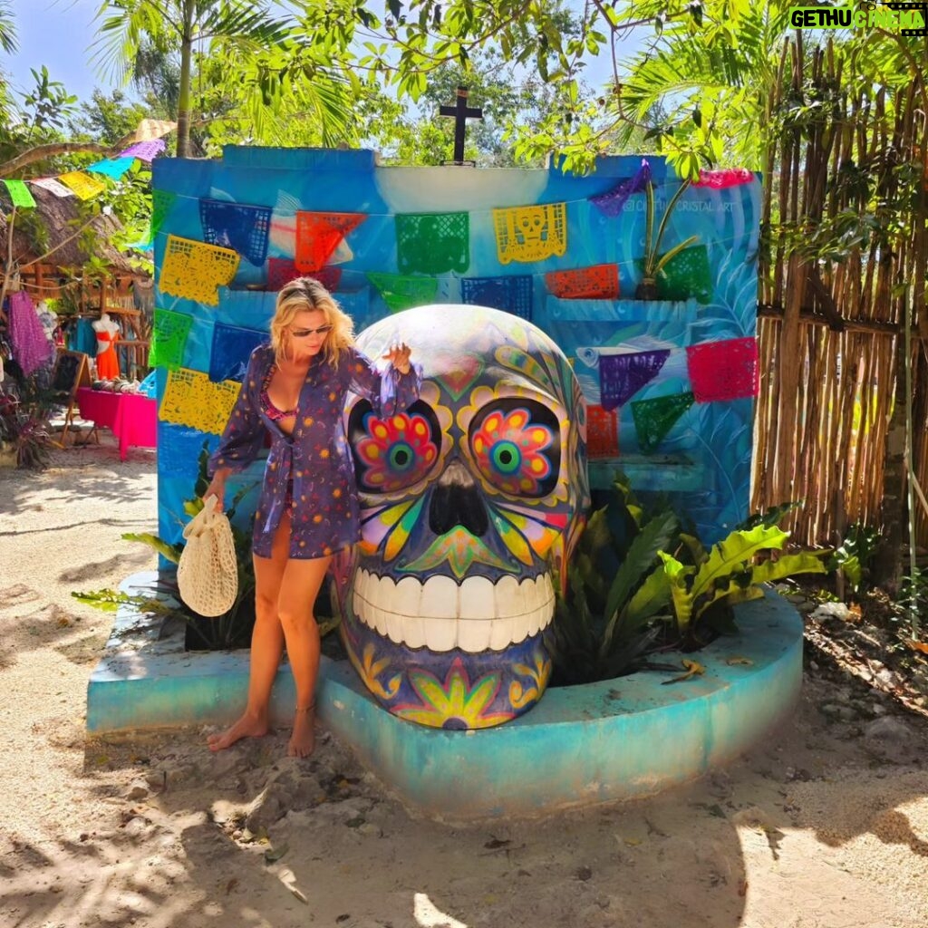 Lívia Andrade Instagram - Caveira quem foi que te matou??? Essa é só pra quem sabe dos paranauê kkkkkk Tulum, México