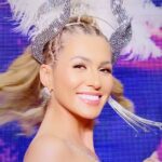 Lívia Andrade Instagram - Olha o @domingao de Carnaval aí gente!!! 📺