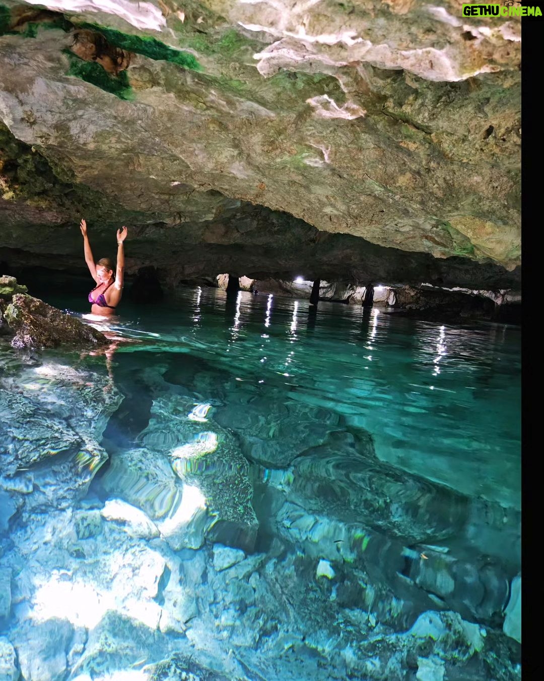 LΓvia Andrade Instagram - Uma metamorfose ambulante... Minha energia vai se adaptando, corpo e alma transmutando... ππππ #tulum #yaxmuul #cenote #mexico Yaxmuul-La Jungla Maya