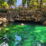 Lívia Andrade Instagram - Uma metamorfose ambulante... Minha energia vai se adaptando, corpo e alma transmutando... 🙌💙🌙🌟 #tulum #yaxmuul #cenote #mexico Yaxmuul-La Jungla Maya
