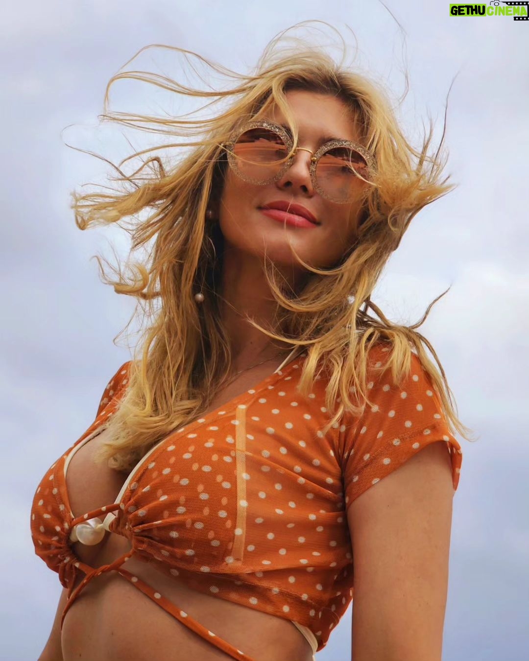 Lívia Andrade Instagram - Pra quem vive e canta no mau tempo... 🌩⚡️🌬🍃 #day2 Tulum, México