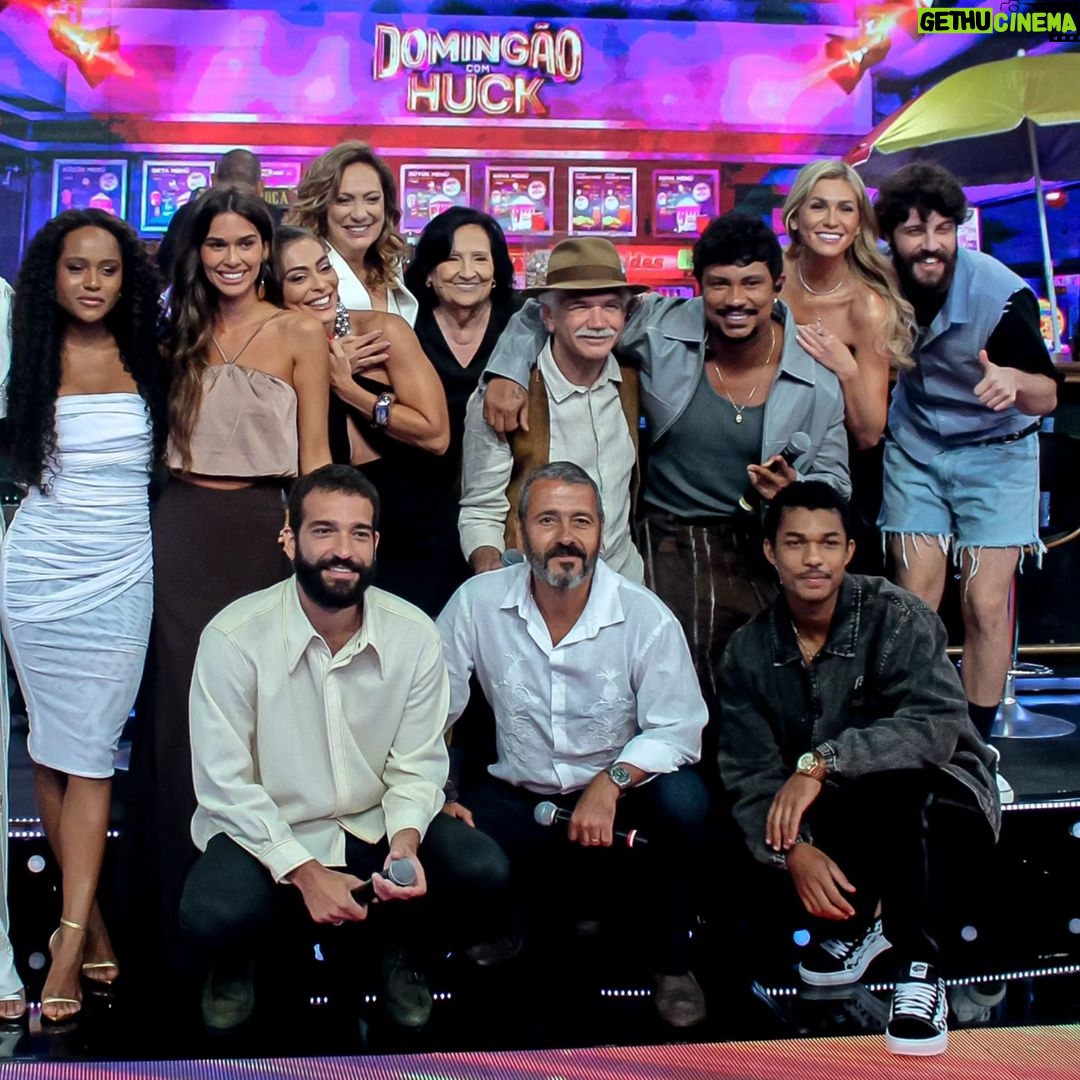 Lívia Andrade Instagram - O @domingao de hoje está....... (complete a frase) Entendedores entenderão!!! Só risada com esse elenco poderoso de estrelas. 🤩📺⭐️ #domingão #globo