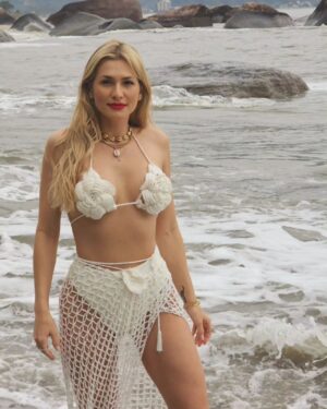 Lívia Andrade Instagram - 🌊💙🥂
#happynewyear