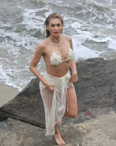 Lívia Andrade Instagram - 🌊💙🥂 #happynewyear