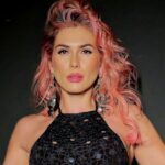 Lívia Andrade Instagram - Domingãoooooo... Tudo igual só que diferentche!!! O meu mundo é colorido 🤍🤎💚💙🧡💛💜💖 #50tonsderosa Hair @reymoreira Make @cayquecalado Stylist @arnojr Look @ammibrazil Braceletes @lazaradesign @rbiz_assessoria