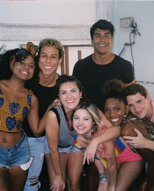 Lívia Inhudes Instagram - que bom que foi com vocês 🩵
Quem aí já assistiu Um Ano Inesquecível-Verão no @primevideobr
esse povo bonito tá lá contando essa história de amor e carnaval ✨