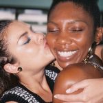 Lívia Inhudes Instagram - que bom que foi com vocês 🩵 Quem aí já assistiu Um Ano Inesquecível-Verão no @primevideobr esse povo bonito tá lá contando essa história de amor e carnaval ✨ Rio de Janeiro, Rio de Janeiro