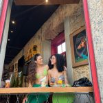 Lívia Inhudes Instagram – pega um bondinho e vai viver 💚🚋 Santa Teresa
