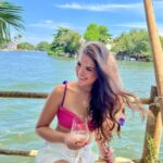 Lívia Inhudes Instagram - cheers!🍷 Ilha da Gigoia