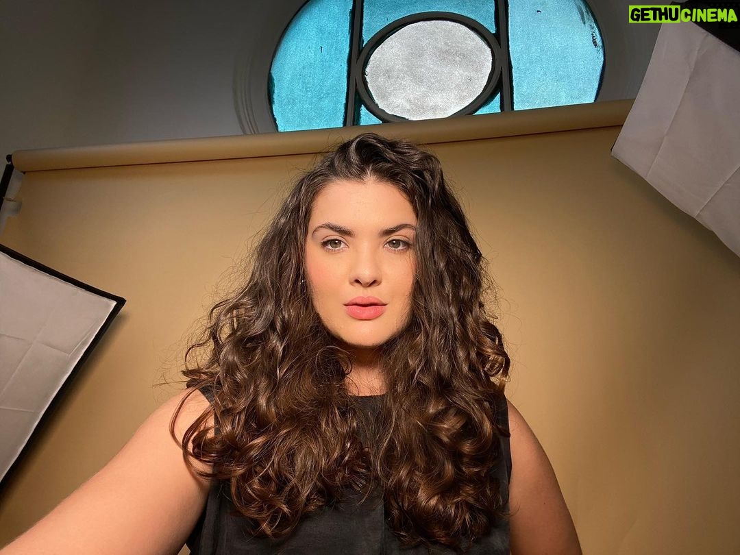Lívia Inhudes Instagram - mais do que lindo CABELO PERFEITO 🦁 você e suas mãos mágicas @rodrigovizu 💛 São Paulo, Brazil
