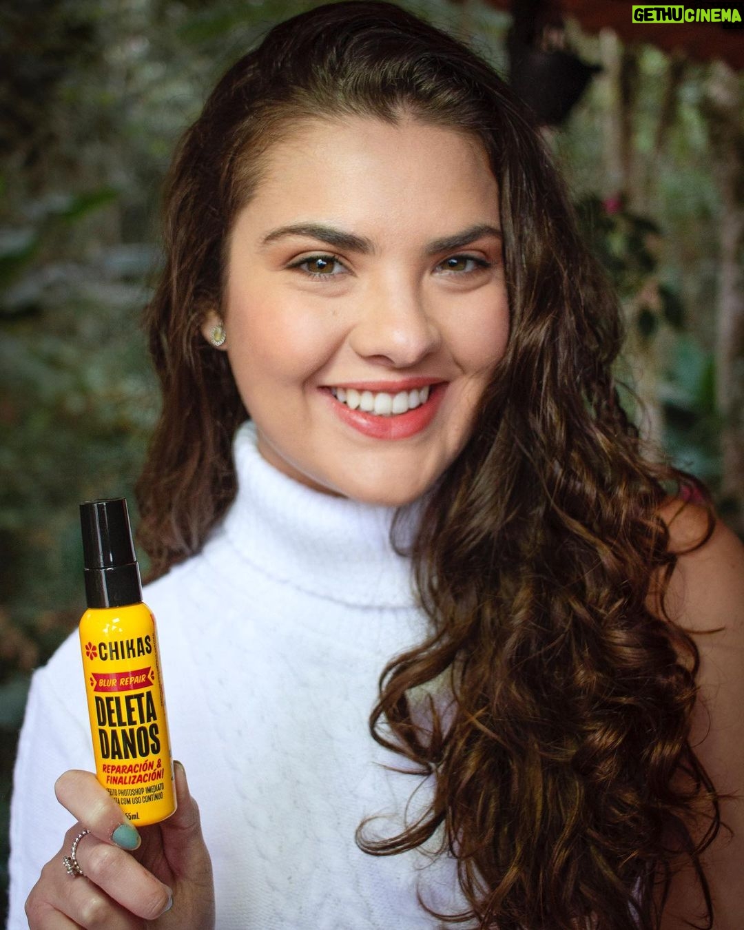 Lívia Inhudes Instagram - Aproveitem que a linha Deleta Danos está com uma promoção imperdível e já garantam essa linha que faz parte do meu dia a dia 🧖🏻♀️ 💛 #BelezaSemDrama #publi