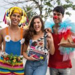 Lívia Inhudes Instagram – Sabe quando a gente tá realizando um daqueles sonhos que a gente traz consigo há muito tempo? Então… é isso que tô vivendo. 
Contar uma história da maravilhosa @thalitareboucas sempre fez parte dos meus sonhos e dar vida a Inha vem sendo muito emocionante e agregador para mim, honra demais. 
Demos início as filmagens de Um Ano Inesquecível-Verão, último longa da primeira franquia de filmes Original Amazon. 
Dirigido pela incrível Cris D’ Mato e produção @panoramica_filmes 
Obrigada a todos envolvidos por me permitir contar essa história de verão que tem muito amor, samba, sonho e conexão. 
Tem muitas pessoas incríveis na frente e atrás das câmeras, que juntos vem construindo tudo isso para vocês, tá ficando LINDOOOOO. 
Obrigada time Verão, vamos com tudooooo. ☀️❤️🎬