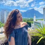 Lívia Inhudes Instagram – O Rio sempre me chama de volta! ☀️💛 Rio de Janeiro, Rio de Janeiro