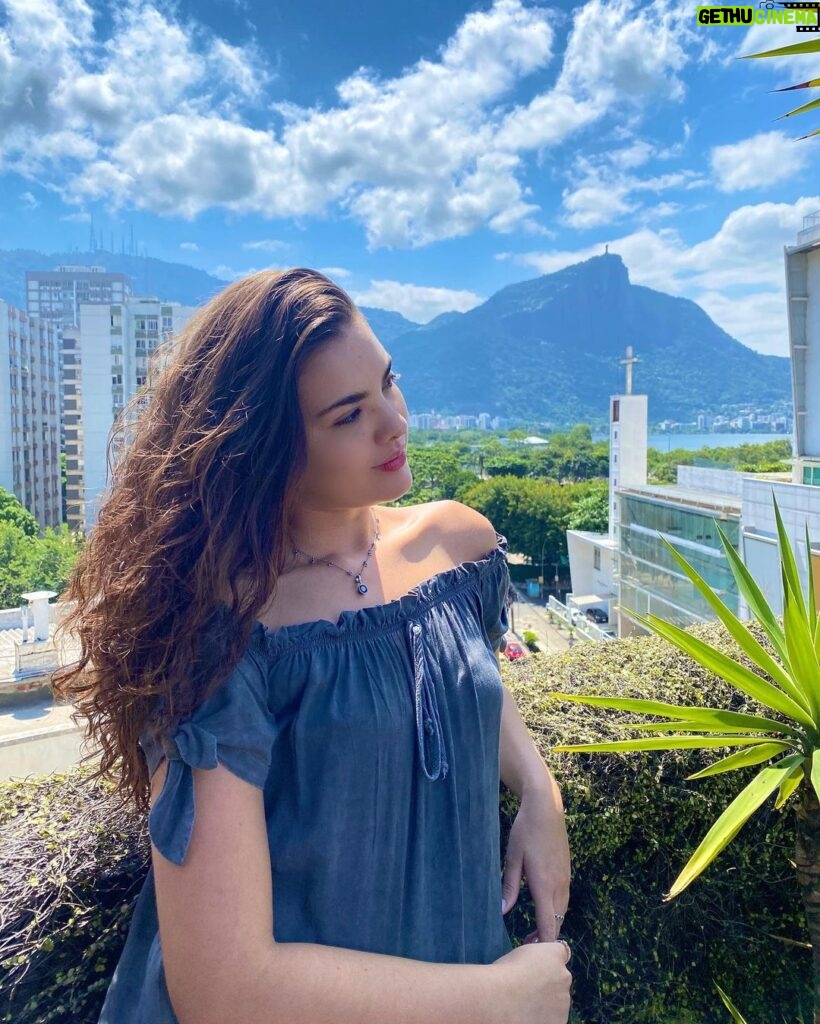 Lívia Inhudes Instagram - O Rio sempre me chama de volta! ☀️💛 Rio de Janeiro, Rio de Janeiro