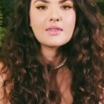 Lívia Inhudes Instagram – Vamos de Cresce & Aparece hoje? 💫
Cabelo protegido, alinhado e saudável com essa linha de @chikascosmeticos que vem conquistando meu coração. 👩🏼‍🦱💖