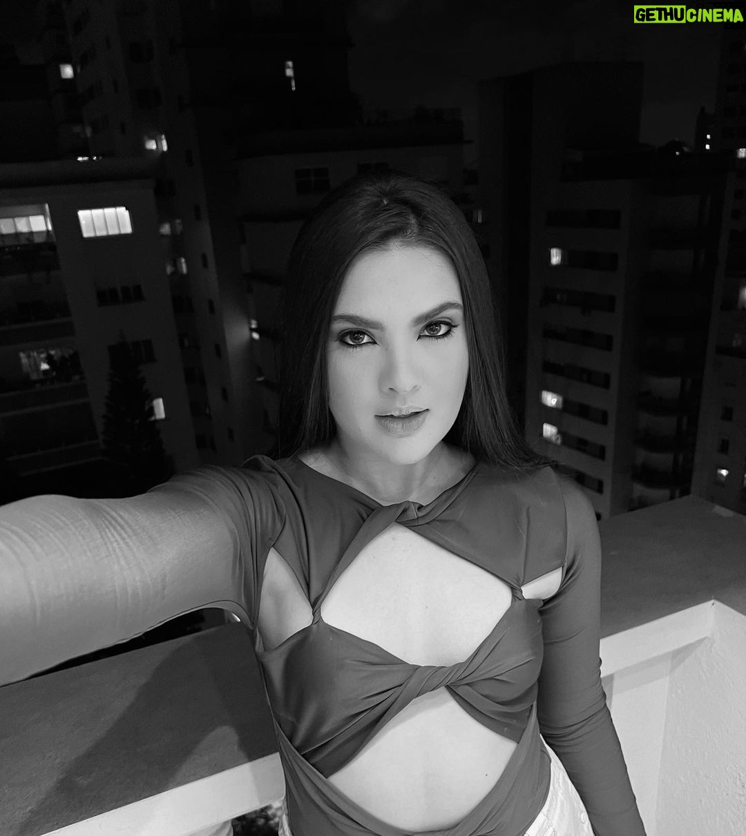 Lívia Inhudes Instagram - baby, você não viu 🌗