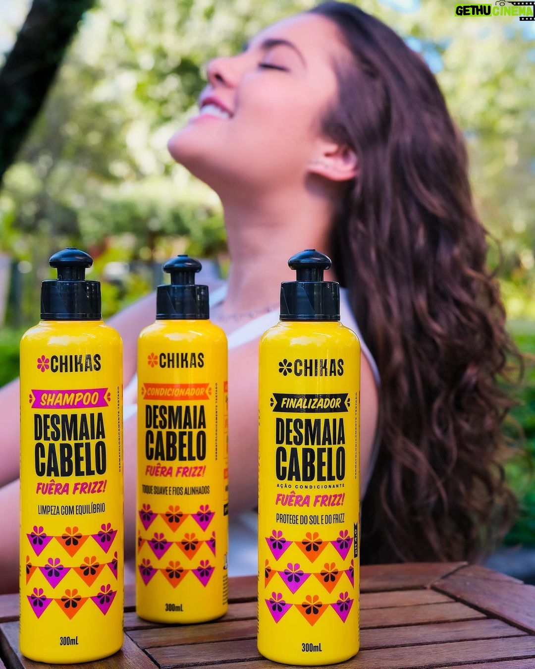 Lívia Inhudes Instagram - Tô aqui pra contar pra vocês que até o fim desse mês toda linha Desmaia Cabelo de @chikascosmeticos tá com 30% de desconto no site. Corre que dia 31 já tá aí, e ainda dá tempo de garantir essa linha perfeita 💁🏼♀️ #ChikasCosmeticos #BelezaSemDrama #publi