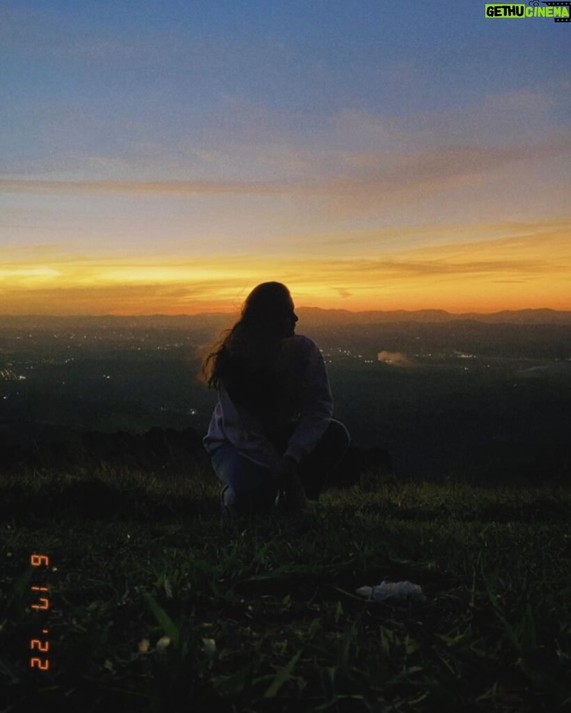 Lívia Inhudes Instagram - só apaixonados pelo pôr do sol nesse site 🌅 Pico Do Urubu