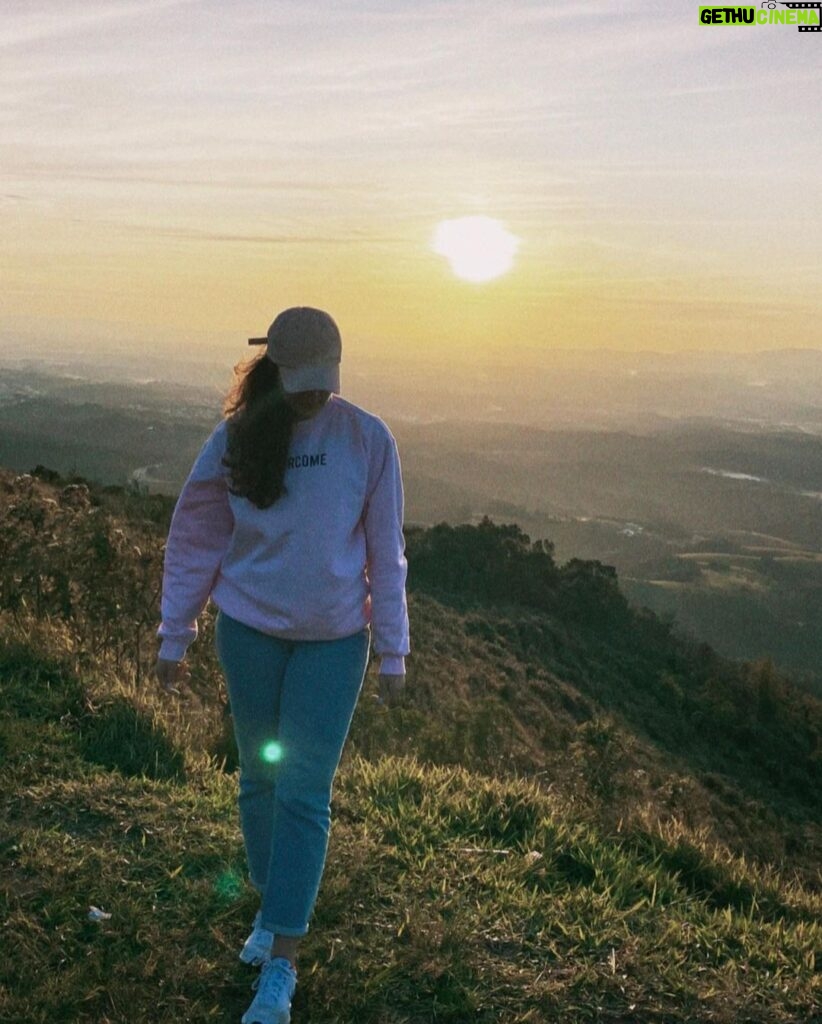 Lívia Inhudes Instagram - só apaixonados pelo pôr do sol nesse site 🌅 Pico Do Urubu