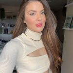 Lívia Inhudes Instagram – Sou flor que se cheire em qualquer lugar 🌾