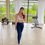 Lívia Inhudes Instagram - Início da semana…mais alguém já acordou movimentando o corpo e cuidando da saúde? ⚡️💪🏻👊🏻🏃🏼‍♀️ At The Gym