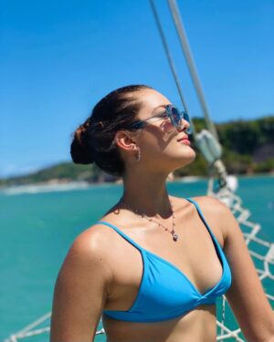 Lívia Inhudes Instagram - Férias em 🪁