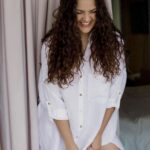 Lívia Inhudes Instagram – sem legenda, o sorriso basta🤎