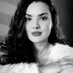Lívia Inhudes Instagram - Me achei parecida com a Anne Hathaway, tipo o branco do olho 😅🧸