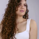 Lívia Inhudes Instagram - Esse shooting ficou INCRÍVEL 🦁✨ Photo: @klebbertoledo beleza: @walterlobato_ equipe: @13thprod