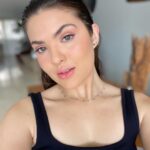 Lívia Inhudes Instagram - descobri que o cabelo molhado “lambido” me favorece🥂