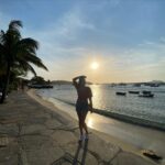 Lívia Inhudes Instagram - “E a coisa mais divina Que há no mundo É viver cada segundo Como nunca mais…” 💛 Vinicius de Moraes Búzios