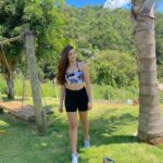 Lívia Inhudes Instagram - Que comece o feriado… borá de treino pra dar aquele gás no dia! 🏃🏼‍♀️☀️⚡️