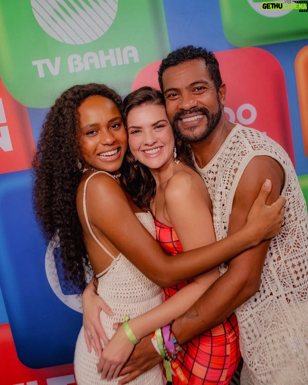 Lívia Inhudes Instagram - A primeira vez no Festival de Verão a gente não esquece 25 anos desse grande evento Com uma galera pra lá de especial Ôh Bahia, obrigada 🤍