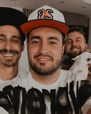 LOLiTO FDEZ Instagram - Con el mejor peluquero y el mejor rapero de malaga @enriquequintero13 @nakotrece