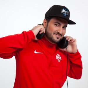LOLiTO FDEZ Instagram - Somos el primer equipo europeo en ser global partner con @Nike , pasamos al siguiente nivel. #UnlockYourGame

Descargate la aplicación de Nike aquí:

http://gonike.me/VodafoneGiantsNikeApp

El lunes se vienen sorpresas, entre ellas la colección Nike-Giants. 🤟💪 #WeAreGiants #VodafoneGiants