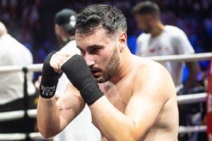 LOLiTO FDEZ Instagram - Después de 4 meses de sacrificio y esfuerzo he demostrado de lo que soy capaz, una pena no poder haber enseñado mas de lo aprendido pero contento con este reto personal superado, gracias a todos por el apoyo, sobretodo a mi gente y a todos los que me han acompañado en este camino como @sandor.martin y todo @koverdun .

En unos días volvemos a la actividad y crear contenido, os quiero. ❤️💪🥊