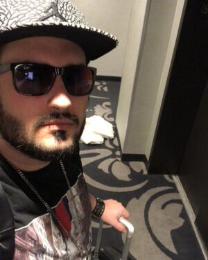 LOLiTO FDEZ Instagram - Llevo como 2 meses sin viajar, me parece hasta raro ya despues de tantos viajes sin parar, dentro de no mucho toca montarse de nuevo en un avión, se vienen cositas potentes. 💪✌️