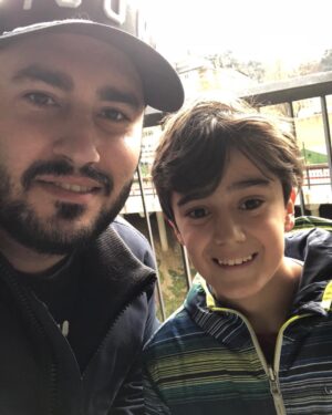 LOLiTO FDEZ Instagram - Un coleguilla que me he encontrado por la calle y no le funcionaba el movil para la foto, un saludaso crack. ✌️😈