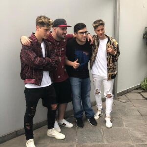 LOLiTO FDEZ Instagram - Los dos tios mas guapos de internet y al lado los Martinez Twins 🤭