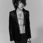 LP Instagram - A little never before seen pre-pandemic pic for you . Laying low but wishing everyone a beautiful holiday season 🎄❤️ 🕎 and a Happy New Year!!! Can’t wait to share all this new music with you 😄. Lots of love always and 4eva. ❤️🙏🏻