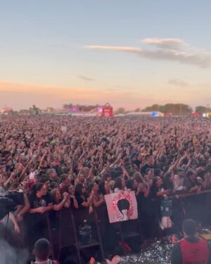 LP Instagram - Wow!! That was super fun Argentina!! ❤️🇦🇷❤️
Thank you for giving us the best experience for our first show back in a bit . Incredible! I skipped for f*cks sake 😃. 🌅 😍 #onelasttime