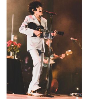 LP Instagram - Mexico 🇲🇽 to Paris 🇫🇷to Manchester 🇬🇧!! What a ride !! Thank you all so much for all the love and affection and for traveling far and wide (some people seeing multiple shows) and singing your hearts out! I love you! Thank you to @alexiaulibarridesign and @denimrevivalus for the beautiful suits ❤️. See you tonight Glasgow !!!